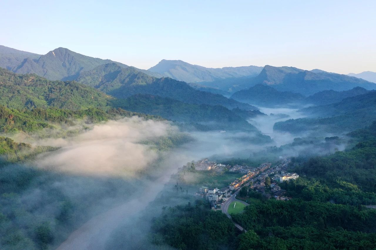 海子山高山森林旅游，从成都出发只要2小时”