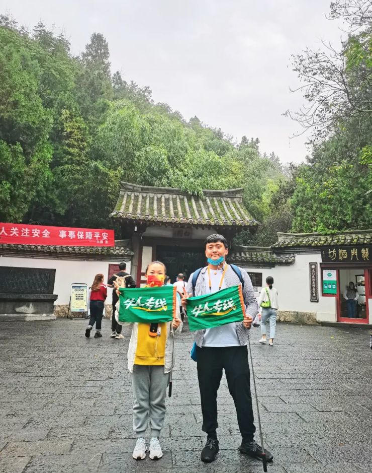 从暑假到国庆，雨水淋不湿途牛随往人的片片温情”